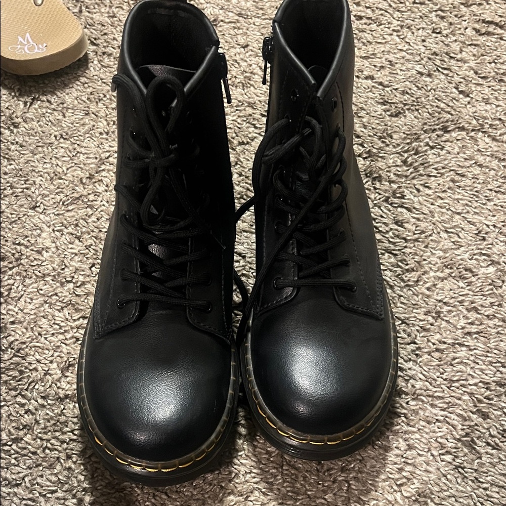 Dr. Martens Kids Black Leather Lace-Up Ankle Boots with Yellow Pull Tab - Picture 3 of 4